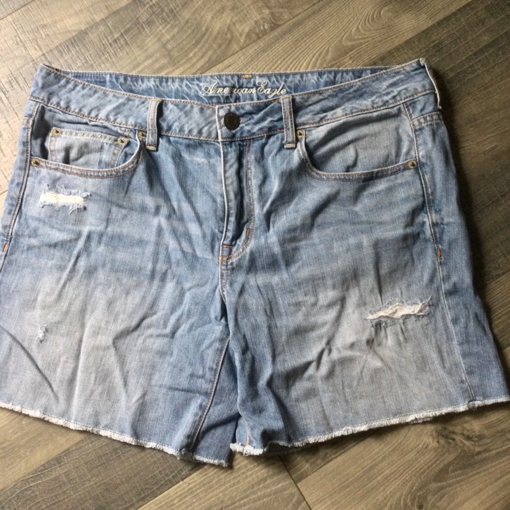 Women’s Distressed Jean Shorts EUC